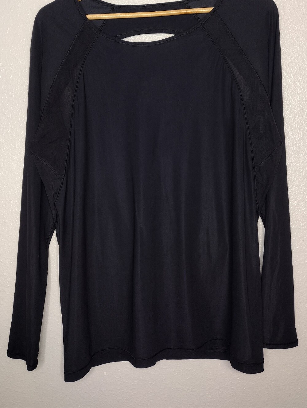 Lululemon Black Lightweight Long Sleeve Athletic Top Sz 10 - Picture 4 of 15